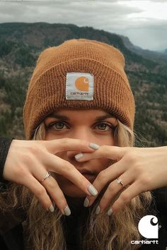 photo: @kullajae outfit ideas. outfits. carhartt beanie outfit. indie outfits. Pink Carhartt Beanie, Carhart Beanie, Black Carhartt Beanie, Carhartt Beanies, Carhartt Cap, Carhartt Hat, Orange Beanie, Brown Beanie, Carhartt Beanie