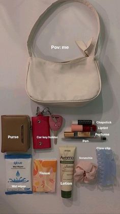 What’s In My Shoulder Bag, Small Handbag Essentials, Shoulder Bag Essentials, Bag Essentials Everyday Work, Whats In Bag, Small Purse Essentials Everyday, Everyday Bag Aesthetic, What To Pack In Purse, Everyday Purse Essentials