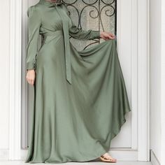 Satin Abaya, Fashion Abaya, Traditional Festival, Long Sweaters For Women, Festival Clothes, Silk Robes, Sweater Dress Casual, Sweater Maxi Dress, Long Sweater Dress