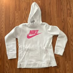 White Sweatshirt/ Hoodie With Hot Pink Nike Logo. Nwot (Wrong Size Bought) So New Condition! White Nike Sweatshirt, White Nike Hoodie, Clothing Finds, Nike Sweatshirts, Hoodies Men Pullover, White Nike, Nike Hoodie, Nike White, Pullover Men