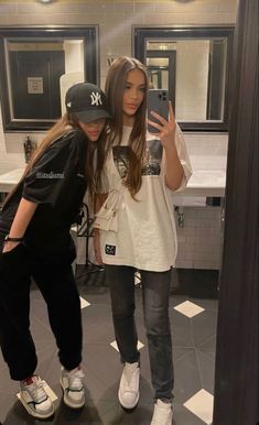 Best Friend Outfits, Classic Style Outfits, Best Friend Photoshoot, Friend Outfits, Friend Photoshoot, Insta Photo Ideas, Fashion Poses, Fashion Killa, Outfits Casuales