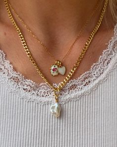 the sophia necklace🏹🌷🦢 #vintagefashion #floraljewelry #shabbychic #cottagecore #pintereststyle #pinterestoutfit #layeringnecklaces #daintynecklace Cottagecore Aesthetic Jewelry, Cute Necklaces Aesthetic, Necklaces Aesthetic, Cottagecore Accessories, Cottagecore Jewelry, Necklace Aesthetic, Feminine Jewelry, Aesthetic Jewelry