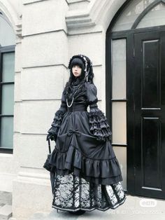 Traditional Gothic Fashion, Dark Royalty Outfits, Vkei Outfits Female, Witch Outfit Design, Egl Fashion Gothic, Gothic Ouji Fashion, Goth Lolitas, Goth Maid, Gothic Outfits Casual