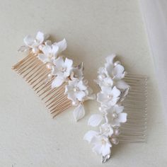 Add a perfect finishing touch to your bridal look with this elegant hair jewelry.  ... i n f o  +  d e t a i l s ...  - 14cm long x 5cm tall  -  available in gold or silver plating  - made with white flowers and freshwater pearls - Matching earrings available      .... p l e a s e . n o t e ... As our items are handmade, there may be slight variances in sizing and fabrication between items and example images shown. Please note, there may also be slight color variances from images shown due to sc Bride Hair Comb, Pearl Comb, Pearl Hair Comb, Pearl Hair Combs, Bride Headpiece, Elegant Hair, Bride Hair, Bride Hair Accessories, Hair Jewelry Wedding