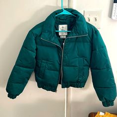 Nwt Green Puffer Fits Size Small Perfectly Runs Big As It Is A Puffer Fits Small Perfectly Puffy Cute. Says Xxs But I’m A Small Fits Well Is Puffy Fitted Green Outerwear For Cold Weather, Green Puffer Jacket With Pockets For Fall, Green Long Sleeve Puffer Jacket For Fall, Fitted Green Puffer Jacket For Fall, Fitted Green Winter Outerwear, Fitted Green Cropped Jacket For Winter, Fitted Green Outerwear For Fall, Green Long Sleeve Cropped Jacket For Winter, Functional Green Puffer Jacket With Long Sleeves