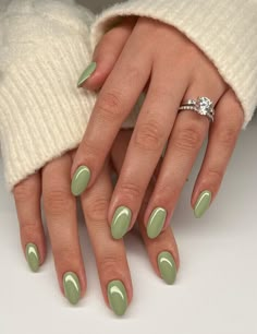 Short Biab Nails Green, Biab Nails 2024, Shirt Green Nails, Sage Green Nail Color, Nails Summer Inspo 2024, Short Nail Dip Powder, Cute Short Oval Nails, Green With Chrome Nails, Matcha Nail Color