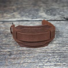 Brown leather watch strap vintage style for men and women. Suitable for watches with lug widths 18mm, 20mm, 22mm, 24mm.  Handmade cuff bund band unique, there cannot be two identical straps. Bund band is soft and pliable, reliable, does not stretch, comfortable, durable and fits perfectly on the wrist, enhances the beauty of your watch. Watch strap with cuff. The one piece strap is made of one layer of leather, flat, without lining. The cuff is removable is made of two layers of leather, without Brown Leather Strap Watch, Brown Leather Watch, Leather Watch Strap, Watch Case, Natural Leather, Watch Strap, Vintage Stil, Leather Watch, Watch Bands