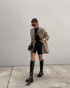 Trending Knee High Boots Outfit Inspiration Long Boots Outfit, Platform Boots Outfit, Women Boots Outfit, Winter Boots Outfits, Black Boots Outfit, High Boots Outfit, 사진 촬영 포즈, Looks Street Style, Instagram Outfits