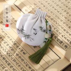 Hanfu Pattern, Japan Clothes, Lotus Embroidery, Apothecary Decor, Chinese Fancy Dress, Handbag Display, Chinese Accessories, Chinese Aesthetic, Handmade Packaging