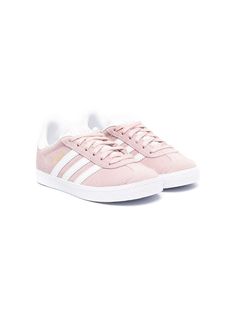 Light Pink Sambas, Adidas Pink Gazelle, Adidas Gazelle Pink, Pink Gazelles, Preppy Shoes, Sneakers Pink, Cute Nike Shoes, Adidas Kids, Hype Shoes