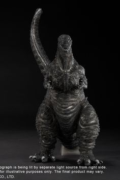 This figure is based on Sakai’s garage kit prototype, which was modeled after the Godzilla that appeared in the iconic overpass scene featured in the movie’s trailer and unveiled in 2017 and just so happens to be the Godzilla that Sakai believes to be the coolest.