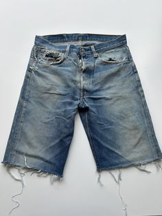 Mens/Ladies Levis Denim Short cut off Mid Stonewash Waist 31 inch Length 10 inch Vintage 1990s Made Denim 'Measurements are exact measurement of garmet' Due to the vintage nature of the product, stains or small marks can be apparent. Please check images Item in excellent Condition Vintage Washed Faded Jean Shorts, Faded Vintage Washed Jean Shorts, Vintage Faded Washed Jean Shorts, Vintage Cutoff Cotton Jeans, Vintage Faded Cutoff Jeans, Faded Vintage Cotton Jean Shorts, Vintage Cotton Cutoff Jeans, Vintage Jean Shorts For Streetwear, Vintage Washed Cutoff Jeans