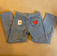 Custom painting on back pockets! Spiderman Painted Jeans, Diy Custom Clothes Ideas, Things To Paint On Jeans Pockets, Back Pocket Designs Jeans Painting, Custom Clothes Jeans, Jean Painting Ideas Pocket, Painting Ideas On Jeans, Paint On Pants, Painting On Jeans Ideas