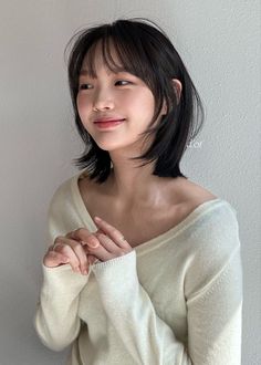 Short Haircut Japanese, Asian Layered Bob, Short Japanese Hair, Korean Style Short Hair, Iu Haircut, Short Hairstyle Layered, Short Hairstyle Japanese, Korean Short Hair Styles, Short Layered Bangs