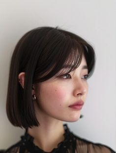 Italian Bob Haircut 2024: Classic Style Meets Modern Flair Classic Bob Hairstyle, Trendy Bob Hairstyles, Chin Length Hair, Hair Inspiration Short, Shot Hair Styles, Haircuts Straight Hair, Penteado Cabelo Curto, Short Hair With Bangs, Hair Color Balayage