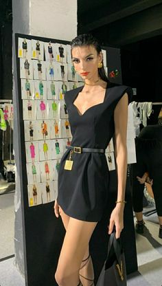 Fashion Runway 2022, Model Diaries, Versace Runway, Model Runway, Models Backstage, Luxury Lifestyle Fashion, Fashion Model Photography, Model Lifestyle, Career Fashion