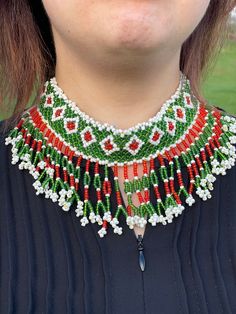 Collier perles ras Afghan kuchi faite à la main très haute qualité par tribu kuchi d'Afghanistan. Handmade Embroidery Designs, Pendant Necklaces, Jewelry Necklace Pendant, Embroidery Designs, Jewelry Necklaces, Ships, Necklaces, Pendant Necklace, Embroidery