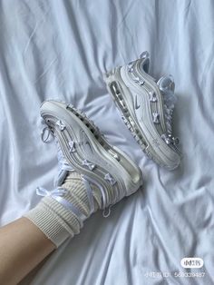 Grunge Asian, Aesthetic Brands, Acubi Club, Makeup Chinese, Acubi Style, Grunge Shoes, Acubi Fashion, Chinese Social Media, Ribbon Shoes