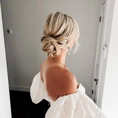 Braided Low Bun Hairstyles, Bun Hairstyles Bridal, Low Bun With Braid, Hairstyles To Draw, Braided Low Bun, Bun With Braid, Bridal Hairstyles With Braids, Wedding Centerpieces Mason Jars, Messy Bun With Braid