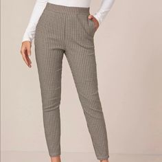 Croppedslight Stretch Plaid Pants For Business Casual, Plaid Casual Pants For Business Casual, Plaid Bottoms With Pockets For Business Casual, Casual Gingham Ankle-length Pants, Casual High-waisted Houndstooth Pants, Casual Houndstooth Pattern Bottoms For Spring, Casual Gingham Pants For Workwear, Casual Gingham Workwear Pants, Casual Houndstooth Ankle-length Pants