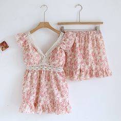 ❤️Girl's Short-Sleeved Shorts Suit Loose Home Clothes ❤️Top + Shorts ❤️Suitable for all girls ❤️Material:Cotton M is suitable for 45-55KGL is suitable for 55-65KGXL is suitable for 65KG-75KG Casual Pink V-neck Sets, Casual Spring Pajama Party Sets, Summer Floral Print Daywear Sets, Feminine Pink V-neck Set, Spring Short Sleeve Printed Sets, Vacation Cotton Floral Print Sets, Cotton Floral Print Vacation Sets, Feminine V-neck Sets For Summer, Feminine V-neck Summer Sets