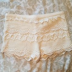 Nwt Mimi Chica Lace Shorts. Size M, Side Zipper. Ivory In Color. Inv#100 Feminine Cream Bottoms For The Beach, Feminine Cream Bottoms For Beach, Feminine Cream Beach Bottoms, Cute Beige Bottoms For Summer, Feminine Off White Bottoms For Summer, Cute Beige Summer Bottoms, Feminine Off White Summer Bottoms, Feminine Cream Bottoms For Summer, Feminine Cream Summer Bottoms