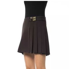 This Byblos Brown Pleated Tulip Short Skirt Is Brand New With Tags. Size W40 | Small Step Into Style With This Chic Tulip Short Skirt, Perfect For Any Fashion-Forward Wardrobe. The Unique Blend Of Polyester, Viscose, And Elastane Offers Comfort With A Touch Of Stretch, Ensuring You Look Sophisticated And Stay Comfortable All Day Long. The Beautiful Brown Hue Makes It A Versatile Piece That Can Be Paired With A Variety Of Tops And Accessories. Crafted With Care In Italy, This Skirt Is A Testament Elegant Belted Short Skort, Elegant Short Length Belted Skort, Elegant Mini Pleated Skirt With Belt Loops, Elegant Formal Mini Pleated Skirt, Elegant Belted Mini Skort, Elegant Belted Skort, Elegant Mini Skort With Belt, Elegant Belted Skort For Workwear, Elegant Belted Mini Pleated Skirt