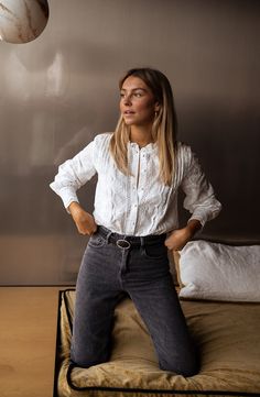 Upgrade your style with our ecru crewneck—long sleeves, embroidered lace shirt. Effortlessly chic and comfortably versatile, it's the perfect addition to your wardrobe. Our model wears the Grey Solan Jeans Sizes: S-M / M-L S-M: Length 22.04 in - Width 18.50 in M-L: Length 22.83 in - Width 19.29 in Contexture: 100% Cotton Washing: Handwash recommended Capsule Fashion, Outfit Elegantes, French Women Style, Outfit Primavera, Sleeveless Cardigan, Classy Chic, Western Union, Fashion Tips For Women