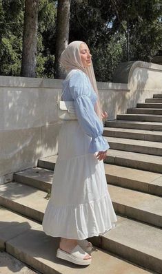 White Dresses Hijab, Skirt Hijabi Outfits, Skirts Outfits Hijab, White Skirt Outfit Hijab, Summer Hijabi, Boho Long Skirt, Hijab Outfit Summer, Ruffle Skirt Outfit, Mode Zendaya