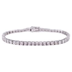 This white gold tennis bracelet with diamonds is a stunning piece of jewelry that is sure to make a statement. Featuring 1.20 carats of brilliant cut diamonds, this bracelet sparkles and shines from every angle. The diamonds have a F-G color and SI-P clarity, ensuring they are of the highest quality. The bracelet itself is made of 14 karat white gold and weighs 11.4 grams. Measuring 18cm in length, this piece is perfect for any occasion. With a retail value of €4,500, this bracelet is not only beautiful, but also a valuable investment for your jewelry collection. Diamonds Weight: 1.20 carat Cut: Brilliant Colour: F-G Clarity: SI-P Quality: Very good Jewel: Bracelet Weight: 11.4 grams Hallmark: 14 karat 585 Length: 18cm Condition: New Retail value: € 4.500,- Jewel Bracelet, Gold Tennis Bracelet, Bracelet With Diamonds, Tennis Bracelet Diamond, Tennis Bracelet, Brilliant Colors, Brilliant Cut Diamond, Diamond White, Hallmark