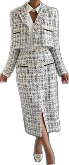 Elegant Tweed Skirt For Fall, Chic Tweed Skirt For The Office, Chic Tweed Skirt For Office, Elegant White Tweed Skirt, Fitted Tweed Skirt With Buttons, Elegant White Skirt With Buttons, Winter Office Tweed Skirt, Elegant Winter Skirt With Buttons, Fitted Tweed White Skirt