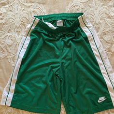 Boys Nike Shorts Xl (18-20) Green And White Adjustable Elastic Waist. Nike Sporty Green Bottoms, Nike Green Athletic Shorts, Nike Green Sporty Athletic Shorts, White Casual Shorts For School, Casual White Shorts For School, Nike Sporty Green Shorts, Sporty Green Nike Shorts, White School Bottoms With Elastic Waistband, Casual Green Shorts For School