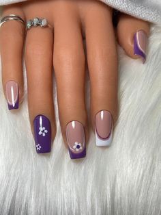 Purple and nude nails with hand painted french tips, line details and flowers. Need help sizing your nails? Email me with custom orders including size, length, etc. at NewNailz@yahoo.com Trends Nails, 2023 Nail, Nail Painting, Nails Easy, Aesthetic Nails, Nails Aesthetic, Purple Nail, Nails 2021