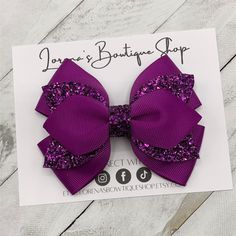 "This listing is for one bow made with grosgrain ribbon and glitter faux leather. Available in 4\" and 3.5\" wide. Please choose size and clip choice from drop down box. Colors may vary from each screen due to monitor settings. Processing times for ready to ship bows is 3-5 business days. If your order is going to be custom made, please be aware that it can take up to 7 to 10 days before your order is shipped out. PLEASE NOTE* Contains small parts. Please do not leave young children unattended w Diy Baby Bows Headbands, Diy Leather Bows, Diy Baby Bows, Felt Hair Accessories, Fancy Bows, Bow Ideas, Hair Clips Diy, Fabric Hair Bows, Glitter Hair Bows