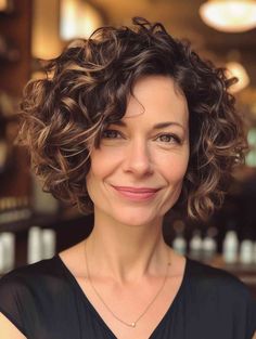 Short Haircuts Wavy Hair, Pelo Bob Ondulado, Haircut Wavy, Medium Curly, Wavy Haircuts, Medium Curly Hair Styles