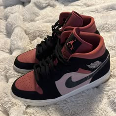 Barely Worn - Great Condition Cute Nike Outfits, Shoes Nike Air, Nike Air Jordan 1 Mid, School Clothes, Cute Nikes, Nike Air Jordan 1, Air Jordan 1 Mid, Jordan 1 Mid, Boots And Sneakers