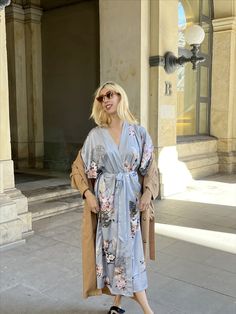 Creating streetwear with your preferred style is fashion; welcoming spring with the simplest colors. Gray Kimono, Satin Kimono, Floral Kimono, Bridal Robes, Vintage Kimono, Womens Robes, Silk Kimono, Natural Silk, Casual Street Style