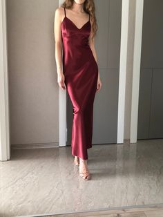 This silk satin slip dress can be worn as a bridesmaid dress, party and date dress and for many other occasions. Made of satin silk. DESCRİPTİON: -Adjustable straps. -Designed for a slim but relaxed fit. -Unlined. İt is a custom made dress, tailored according to your preferences, you can choose the length of the dress and order it with cut on the front. While ordering write your bust, waist and hips measure, so the dress will be made to your size. Please enquire if you're interested in different Deep Red Satin Dress, Red Satin Slip Dress, Mideval Dress, Burgundy Satin Dress, Deep Red Dress, Bias Dress, Wine Colored Dresses, Bridesmaid Satin, Fashion Dream Job