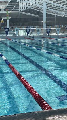 an empty swimming pool with no people in it