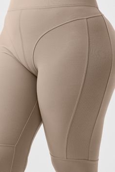 A subtle nod to the ’80s, these leggings have coolly contrasting ribbed panels and bikini bottom seaming. We love the high-rise, full-length fit and the stretchy elastic waistband with a tonal Alo logo. And they’re done in Alosoft—our coziest fabric with a buttery feel and a brushed finish. Complete the look with the matching Alosoft Head Start Bra. Beige Leggings, Gray Accessories, Sports Performance, Socks Sneakers, Womens Leggings, Fabric Sale, Gym Leggings, Head Start, Kendall + Kylie