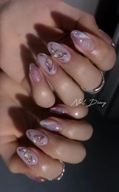 Wedding Nails Iridescent, Simple Minimalist Nail Art, Structure Gel Manicure Design, Cute Glittery Nails, Nail Design Elegant Classy, Almond Jewel Nails, May Almond Nails, Butterfly Design Nail Art, Nails Acrylic For Prom