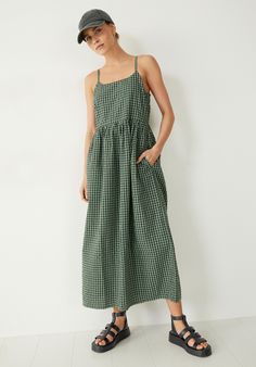 Clove Cotton Check Midi Dress Plain White Tees, Gingham Fashion, Denim Essentials, Everyday Clothes, Green Gingham, Gold Dust, Ținută Casual, Gingham Dress, Gingham Check