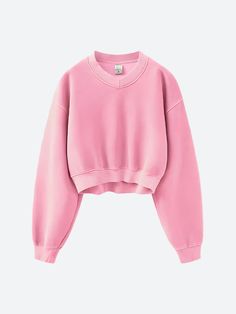 Stay cozy and chic in this cropped sweatshirt, crafted from soft material with a stylish V-neck and drop shoulders. Perfect for winter, its long sleeves and relaxed fit make it a go-to for comfy, casual, or streetwear looks. Soft touch material Polyester, cotton V neck Drop shoulders Long sleeve 90s Outfits, Y2k Summer Outfits, Aesthetic Clothing Stores, Y2k Party, 90s Fashion Grunge, Streetwear Grunge, Y2k Summer, Corsets And Bustiers, Cropped Sweatshirt