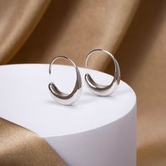 These earrings were designed to add a unique twist to the must-have gold hoop trend. Classic, timeless, and guaranteed to elevate any look. Glamour Jewelry, Drop Hoop Earrings, Dainty Hoop Earrings, Padova, Timeless Accessories, Gold Hoop, Silver Hoop Earrings, Free Jewelry, Ring Necklace