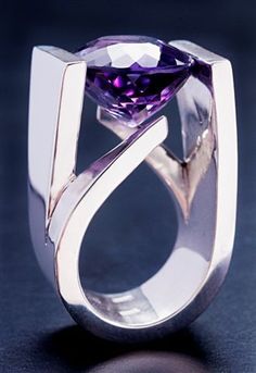 Amethyst and silver tension ring, by Tufi Patah, Cecilia Colman Gallery Interesting Rings, Tension Ring, Popular Rings, Purple Jewelry, Contemporary Ring, Amethyst Jewelry, Ring Setting, Bling Rings, Modern Jewelry