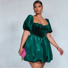 Prettylittlething Nwt Emerald Green Dress Outfit, Emerald Green Outfit, Puffball Dress, Green Dress Outfit, Bright Bag, Short Green Dress, Emerald Green Velvet, Party Outfits Night, Deb Dresses