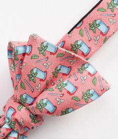 Vineyard Vines: Mint Julep Bow Tie Kentucky Derby Attire, Kentucky Hot Brown, Kentucky Derby Outfit, Men's Bow Ties, Kentucky Derby Fashion, Derby Attire, Derby Fashion, Ky Derby