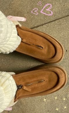 These are the 3 shoes you need for 2024! All so cute and are so timeless!! Fall Shoes For Women, Fall Fashion Shoes, Trending Womens Shoes, Ugg Mini, Shoe Trends, 3 Shoes, 2024 Trends, Fall Essentials, Fall Street Style