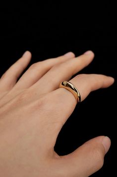 Take a spin with the Tilda Modern Mobius Ring in Gold! This abstract bubble ring adds a touch of sleekness to your style. Its medium band width allows for versatile wear whether alone, doubled up, or stacked with other rings. With 18K PVD gold plating, it's also water proof - perfect for a swim. Modern Adjustable Dome Ring For Everyday, Modern Adjustable Dome Ring With Open Band, Modern Wide Band Stackable Rings With Polished Finish, Modern Wide Band Stackable Promise Rings, Modern Bands With Ring Detail For Anniversary, Modern Anniversary Band With Ring Detail, Modern Double Band Promise Ring, Modern Twist Everyday Rings With Round Band, Modern Twist Round Band Rings For Everyday