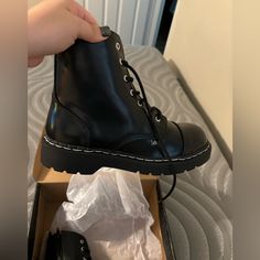 Ordered The Wrong Size , Unable To Return , Size W 10. ( Woman ) Galaxy Boots, Tuk Shoes, Creeper Boots, Swim Shoes, People Shopping, Moto Boots, Mary Jane Shoes, Red Sweaters, Lace Up Boots